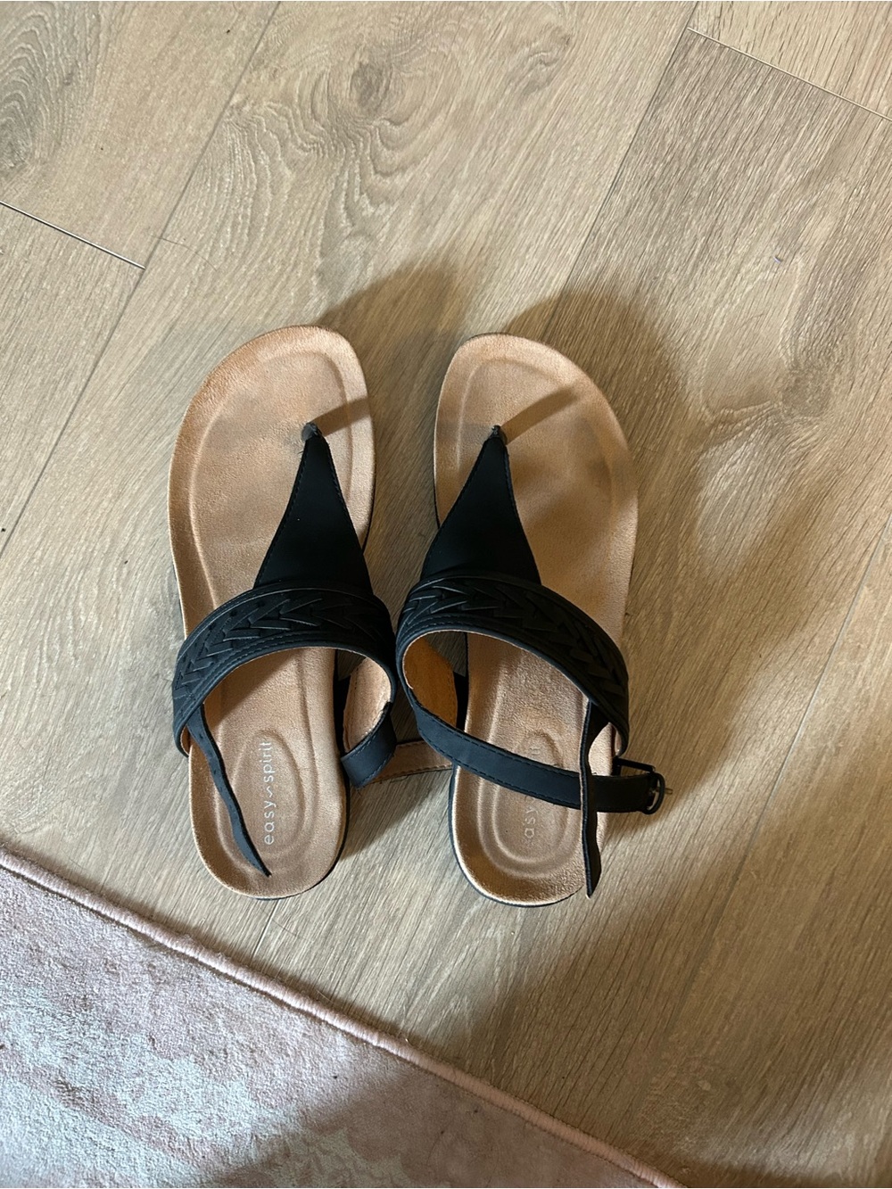Easy Spirit Black Strap Thong Sandals with Tan Footbed